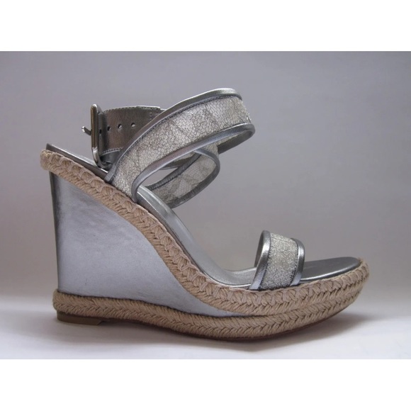 Stuart Weitzman Guipure
Lacy - Picture 2 of 7